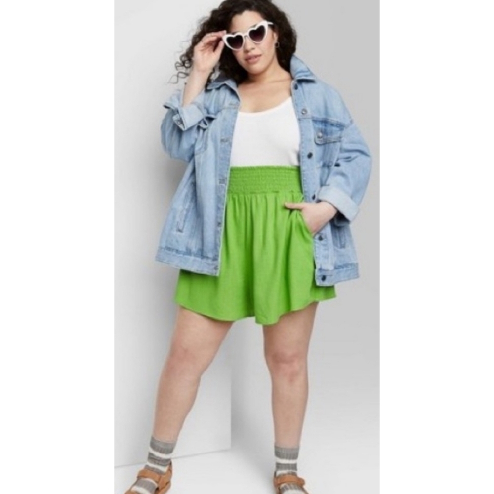 Wild Fable Smocked pull on linen shorts Green Size L